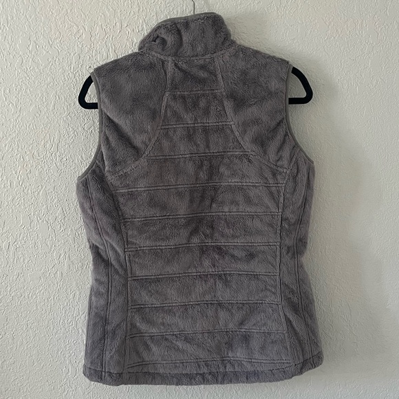 The North Face Women’s Reversible Vest Faux Fur - Gray - Picture 6 of 7